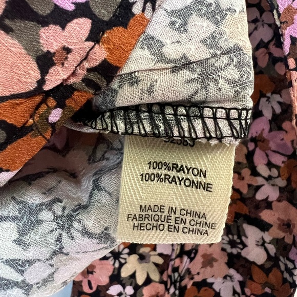 Saltwater LUXE Floral Two-piece Outfit Long Sleeve blouse with Shorts NWT - Picture 12 of 12